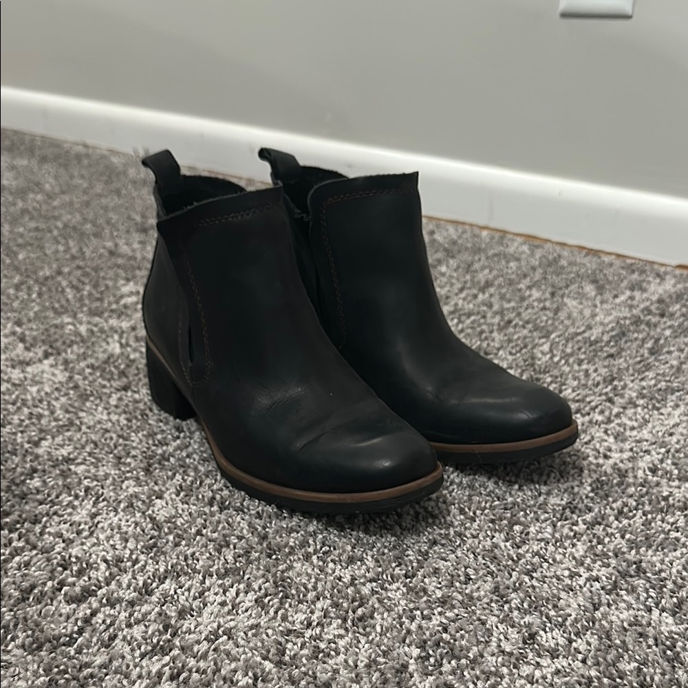 Black Chelsea Ankle Boots with Elastic Panels